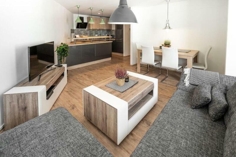 Old Town Luxury Apartment In Heart Of ブラチスラヴァ エクステリア 写真
